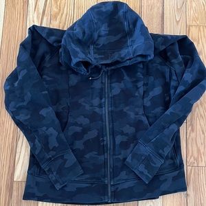 Lululemon Scuba hoodie in black camo size 18